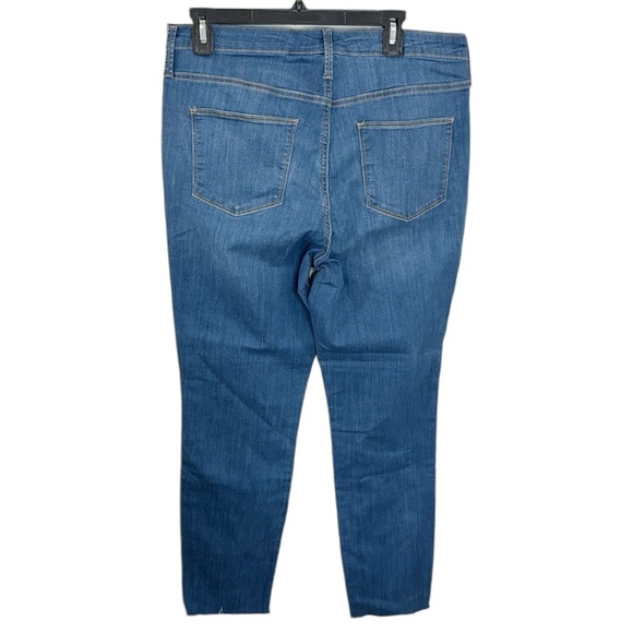 Universal Thread  Mediun Wash High Rise Skinny Denim  Jeans Size 32 - Picture 2 of 11